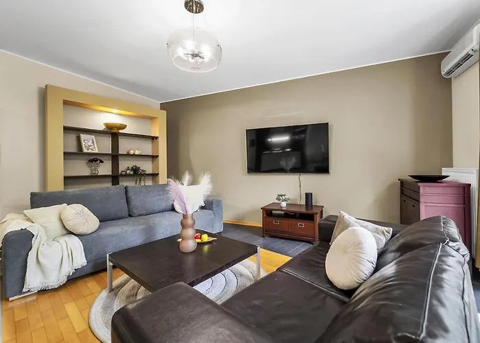 90M2 Prestige Suite - Parking & Jacuzzi & Aircon By Rentujemy