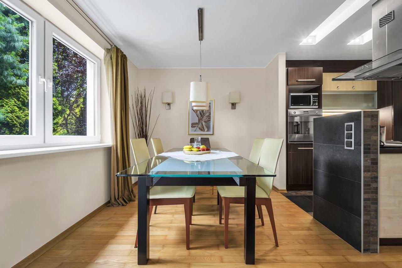 90m2 Prestige - Parking & Jacuzzi & Aircon By Rentujemy Apartment *