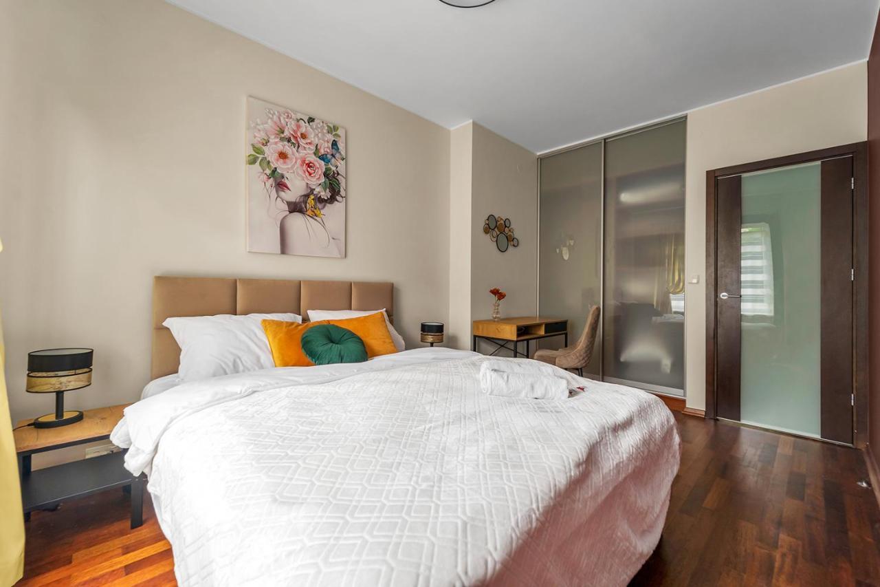 Apartment 90m2 Prestige - Parking & Jacuzzi & Aircon By Rentujemy *