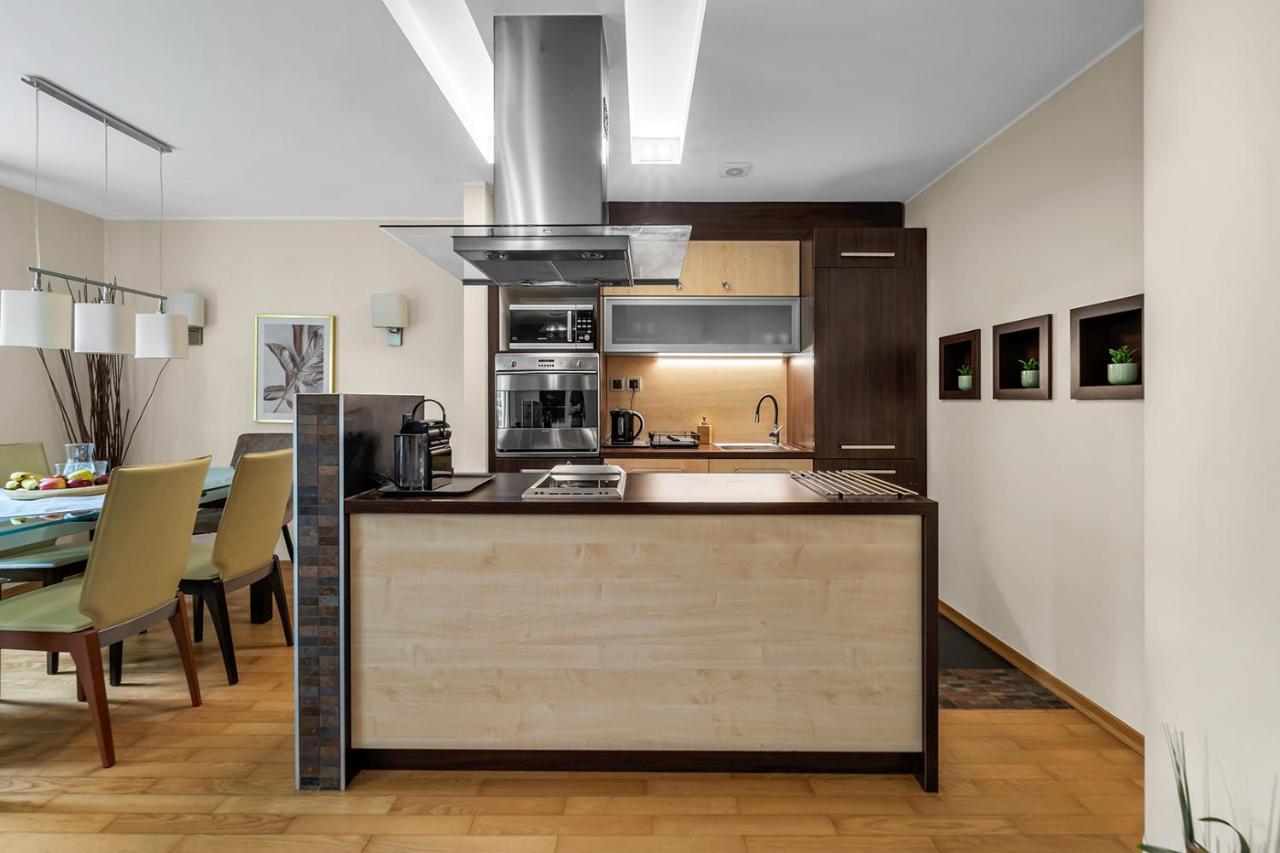 90m2 Prestige - Parking & Jacuzzi & Aircon By Rentujemy Apartmán Varšava